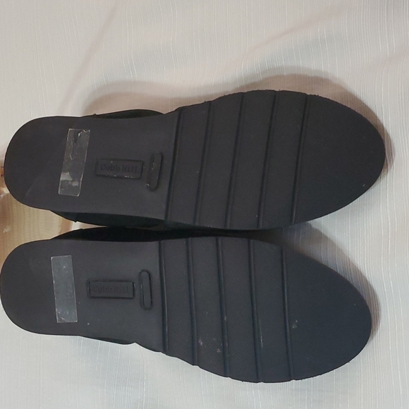 Shoes - Picture 2 of 7